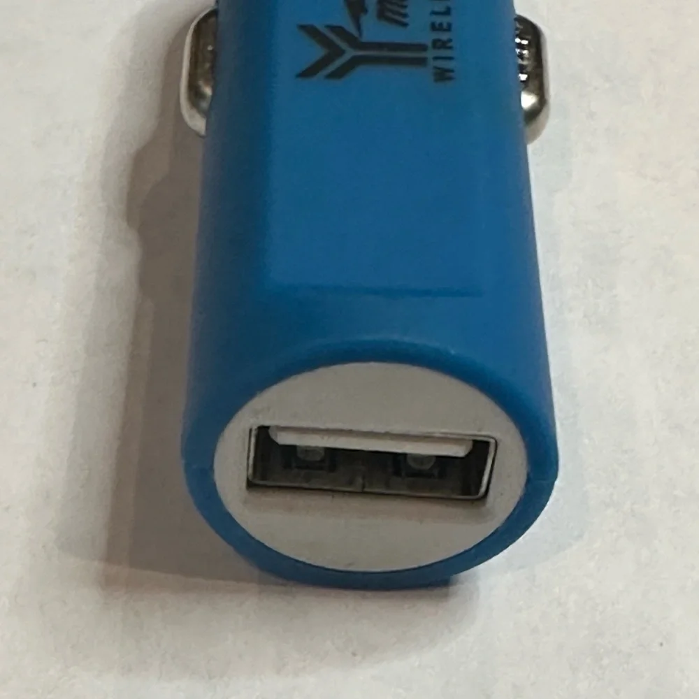 Y Max Wireless Car Adapter USB Blue New